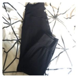 Lululemon black crop tights: High Rise